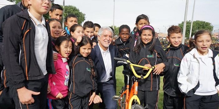 Al_colegio_en_bici_10_mayo