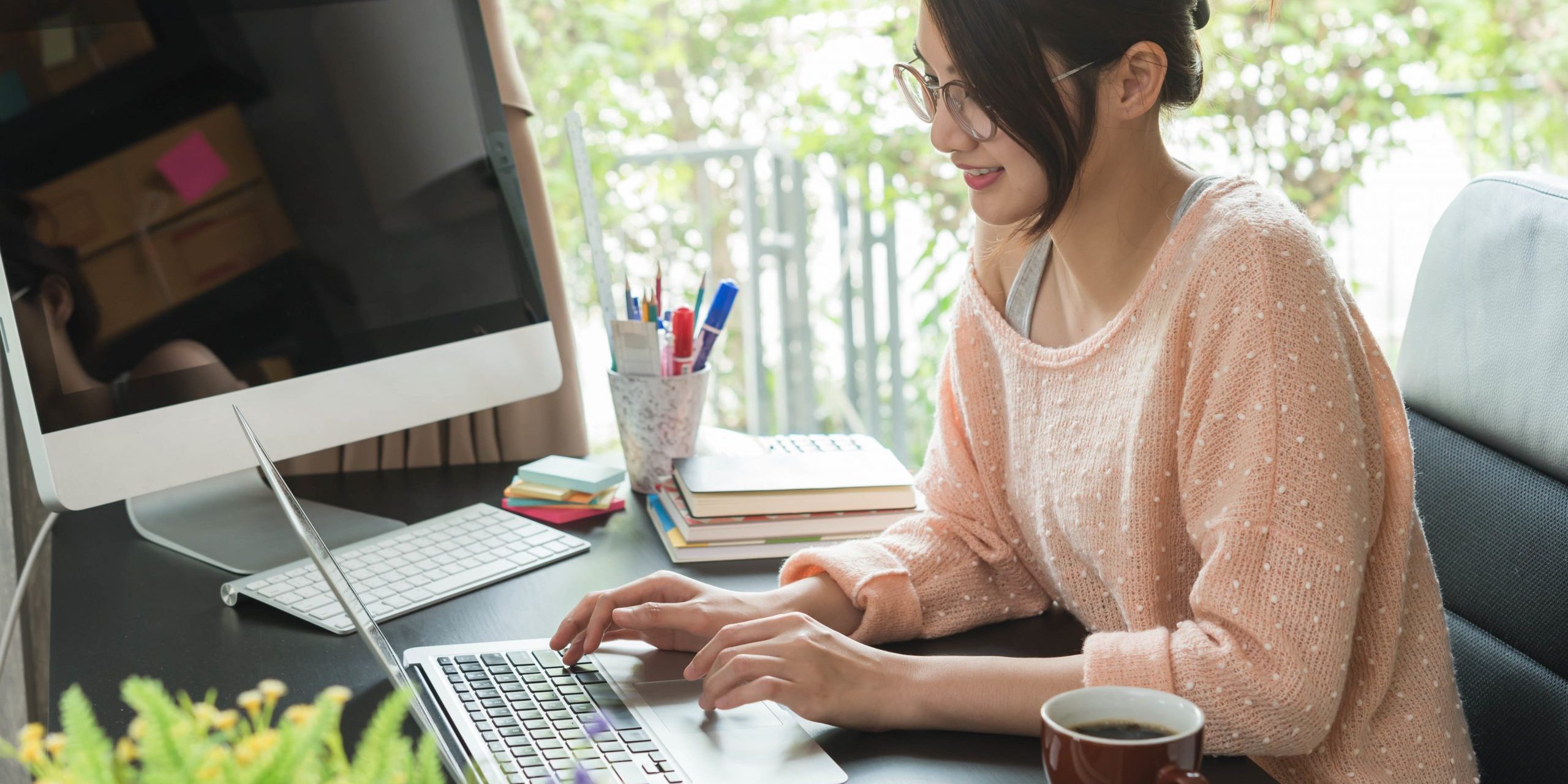Young beautiful girl working at home, young entrepreneur concept