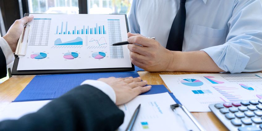 business businessman in meeting analyses chart graphy