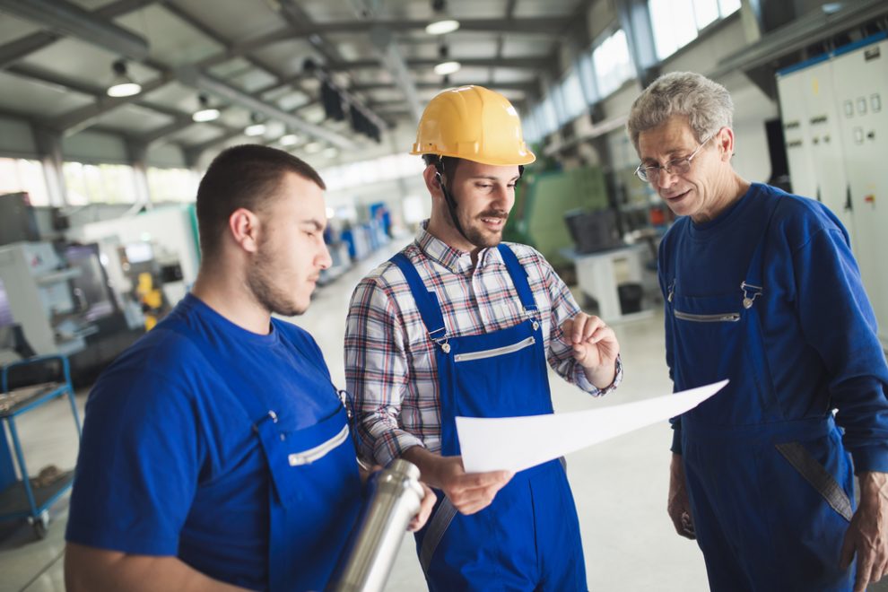Supplier,With,Engineer,Checking,On,Production,In,Factory